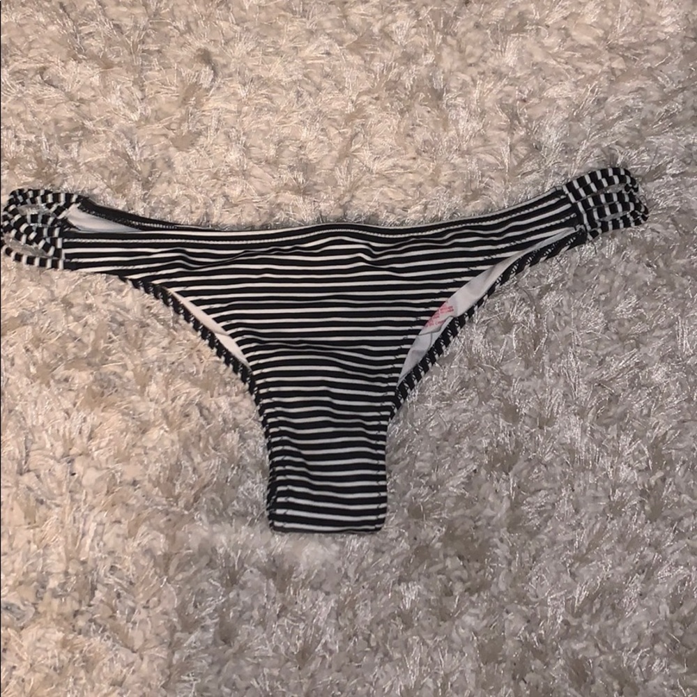 victoria’s secret bikini bottoms